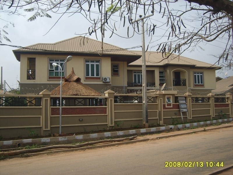 5 BEDROOM SEMI-DETACHED DUPLEX